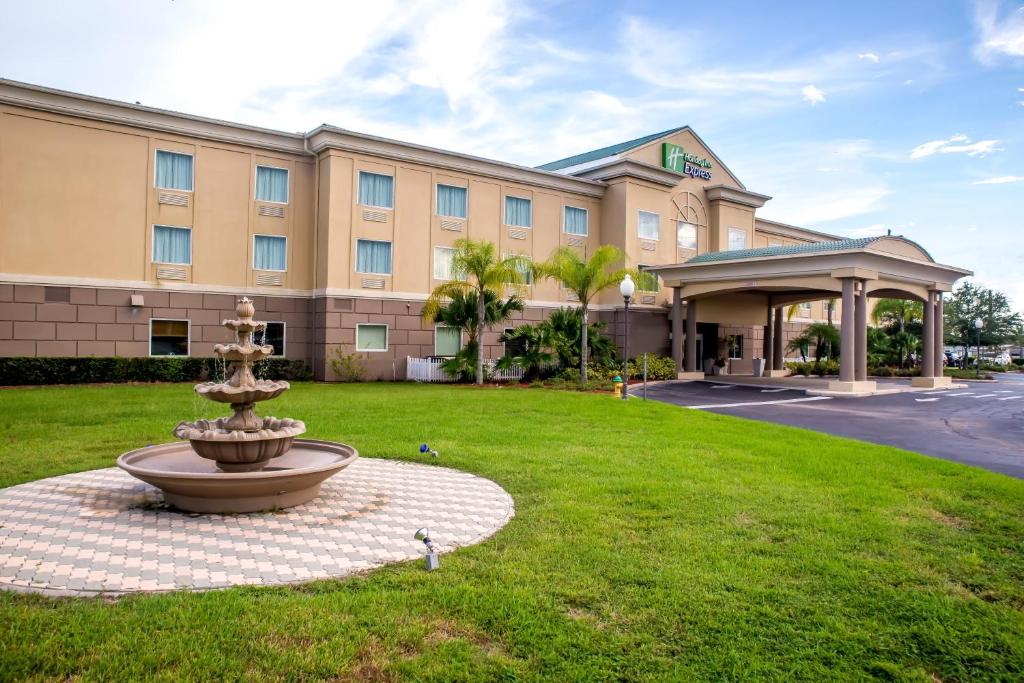 Gallery image of Holiday Inn Express & Suites Cocoa, an IHG Hotel in Cocoa