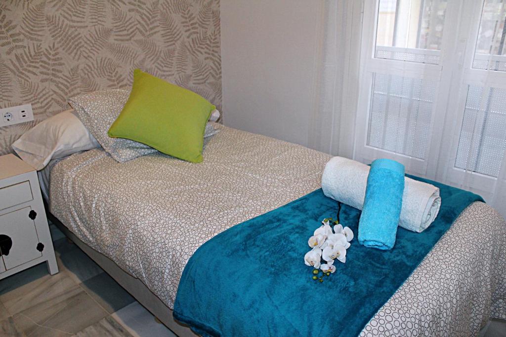 Postel nebo postele na pokoji v ubytování WISH SUITE SAN LUIS DE SEVILLA