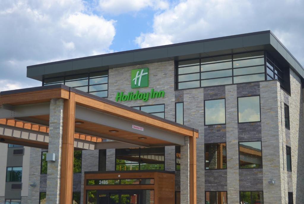 a building with a houstonium sign on it at Holiday Inn - Columbus, an IHG Hotel in Columbus
