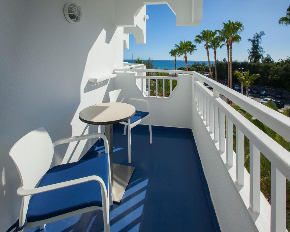 Balkón alebo terasa v ubytovaní Corallium Beach by Lopesan Hotels - Adults Only