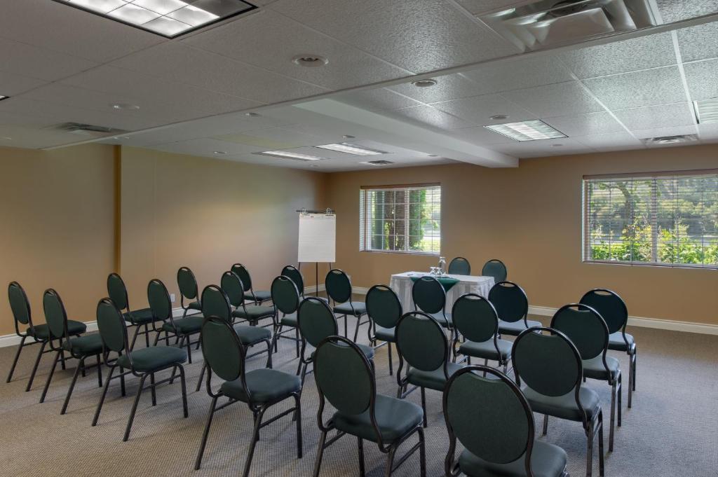 South Thompson Inn & Conference Centre - Resim 40