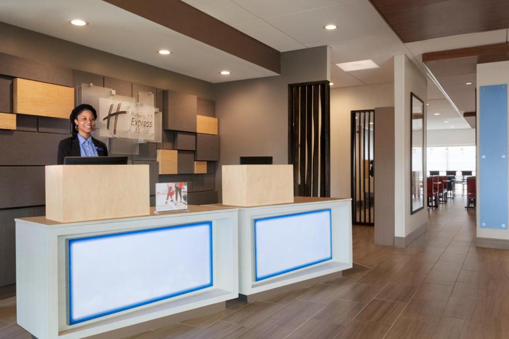 Holiday Inn Express & Suites - Cincinnati NE - Red Bank Road by IHG photo