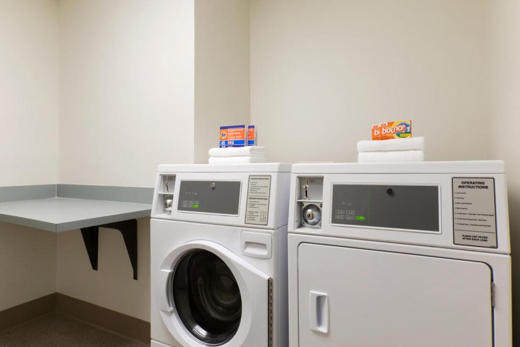 Holiday Inn Express & Suites - Cincinnati NE - Red Bank Road by IHG photo