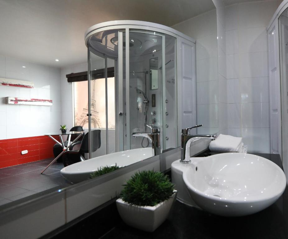 Koupelna v ubytování Hotel Suites 108