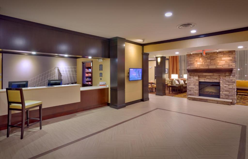 TV a/nebo společenská místnost v ubytování Staybridge Suites Cheyenne by IHG