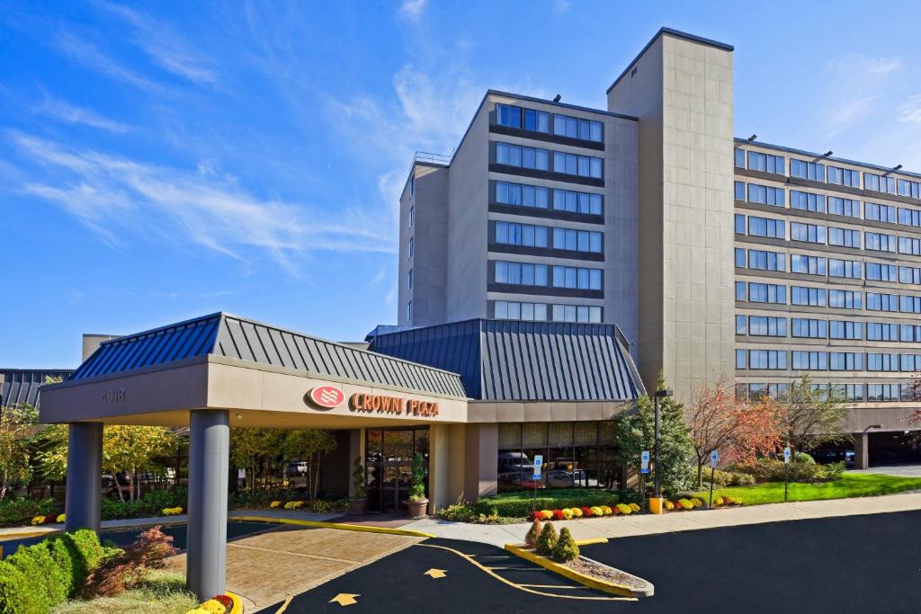 a view of a hotel with a building at Crowne Plaza Englewood, an IHG Hotel in Englewood