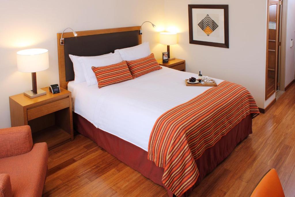 Una cama o camas en una habitación de Hotel Intercontinental Cali by IHG