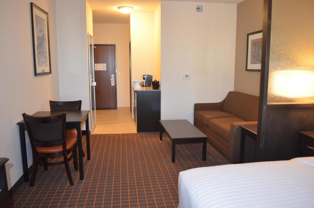 Holiday Inn Express & Suites Golden by IHG photo