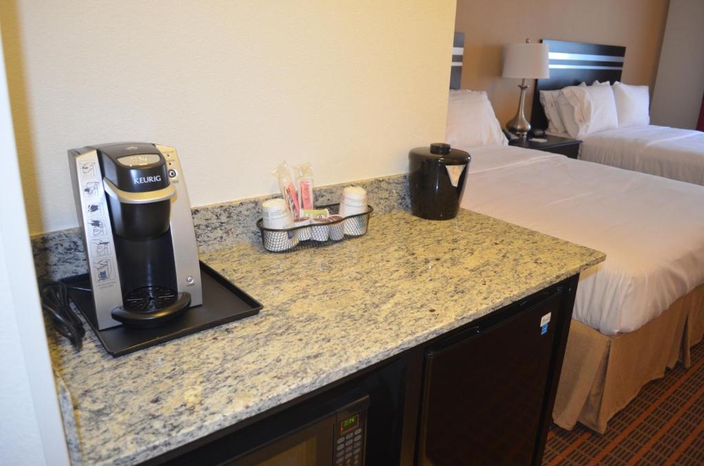 Holiday Inn Express & Suites Golden by IHG photo