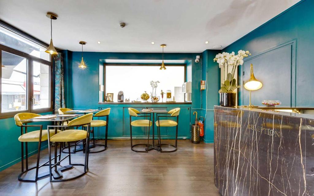 Carladez Cambronne - Resim 13