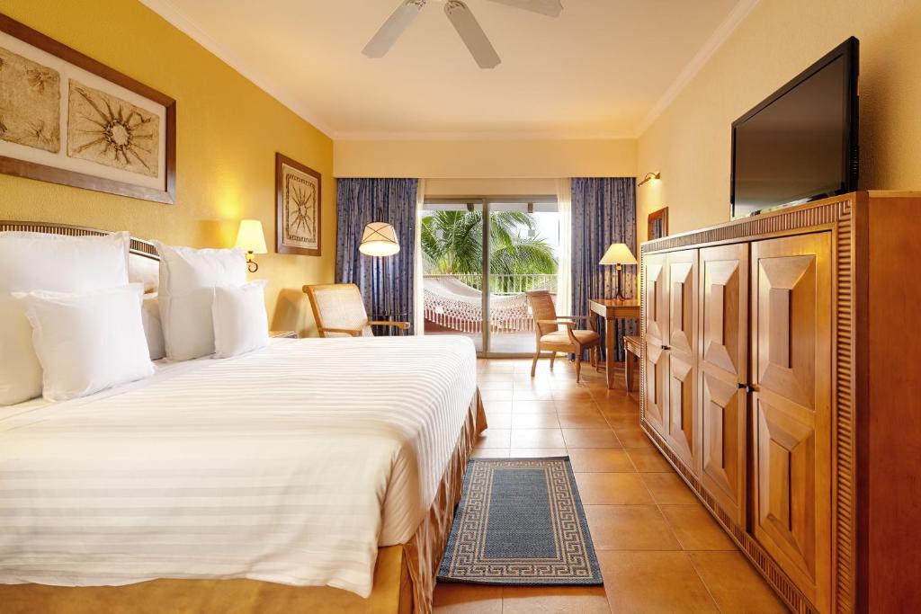 Postel nebo postele na pokoji v ubytování Barceló Maya Colonial - All Inclusive