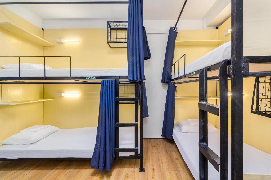 Cama o camas de una habitación en Nomad's Hub - Best Value Co-living Hostel
