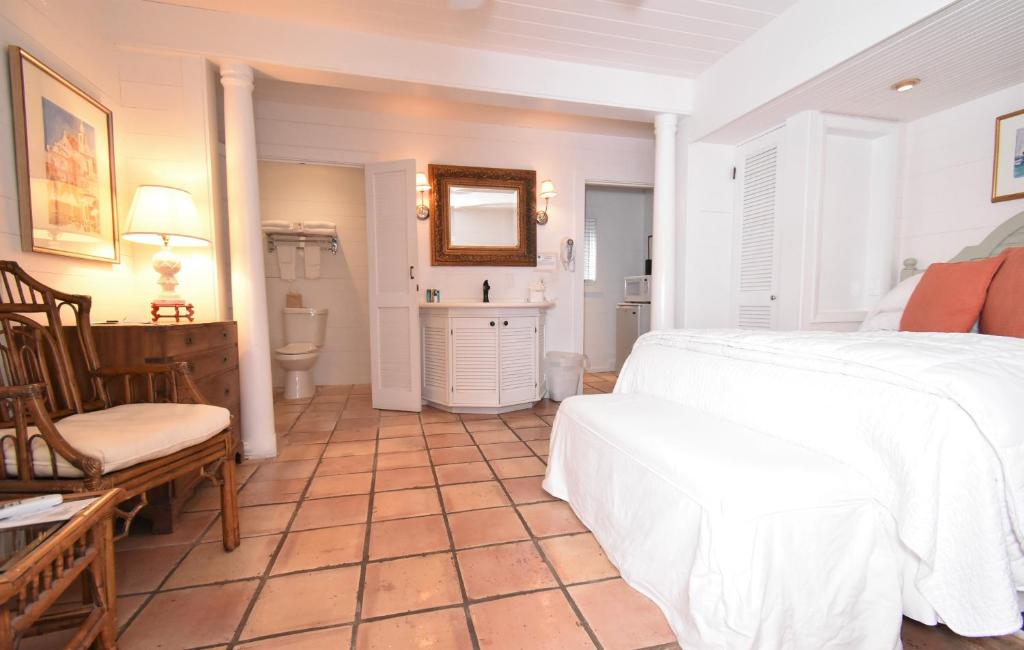 Voodi või voodid majutusasutuse Simonton Court Historic Inn & Cottages toas