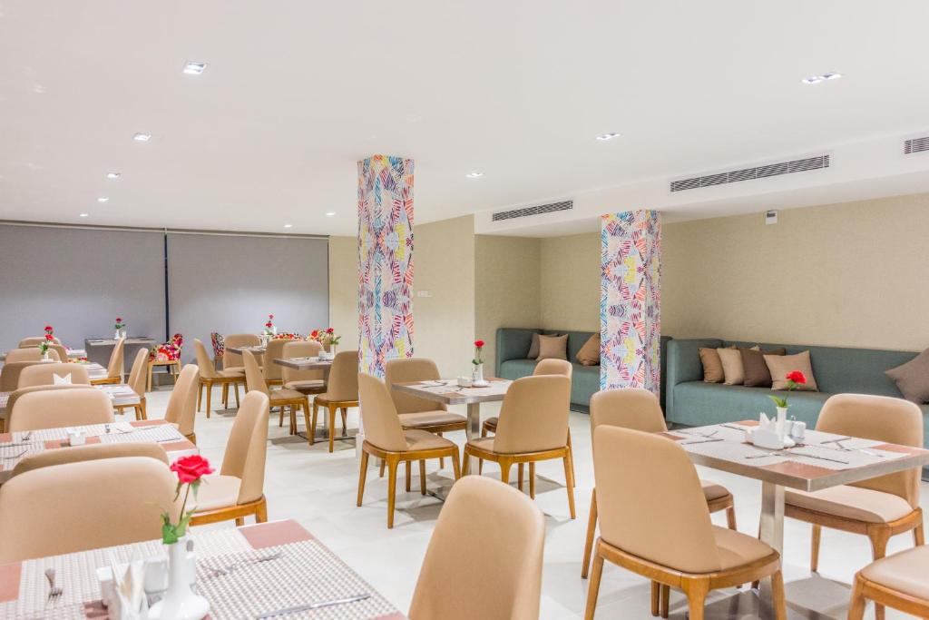 Posezení v ubytování Ewaa Express Hotel - Al Hamra