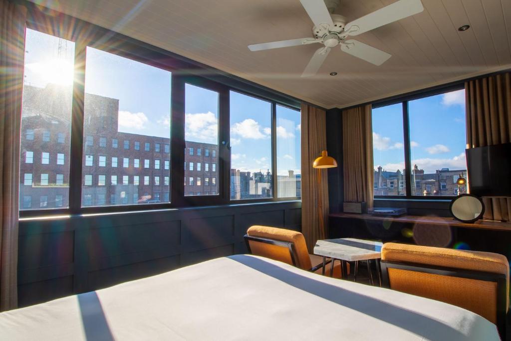 The Dean Dublin - Resim 18