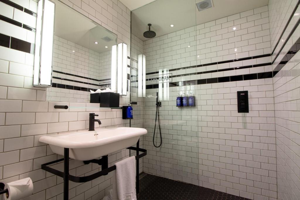 The Dean Dublin - Resim 22