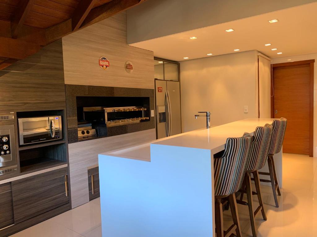 Vale das Hortênsias - Apto Gramado 300 metros Rua Coberta  Vale das Hortênsias - Apto Gramado 300 metros Rua Coberta