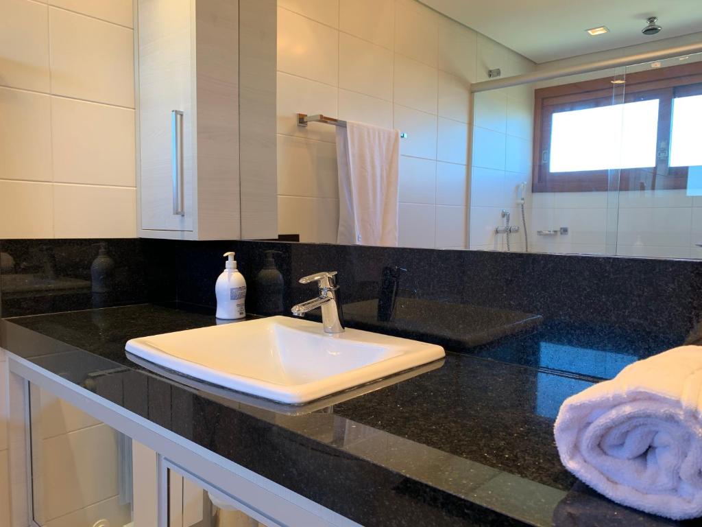 Vale das Hortênsias - Apto Gramado 300 metros Rua Coberta  Vale das Hortênsias - Apto Gramado 300 metros Rua Coberta