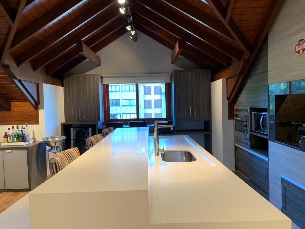 Vale das Hortênsias - Apto Gramado 300 metros Rua Coberta  Vale das Hortênsias - Apto Gramado 300 metros Rua Coberta