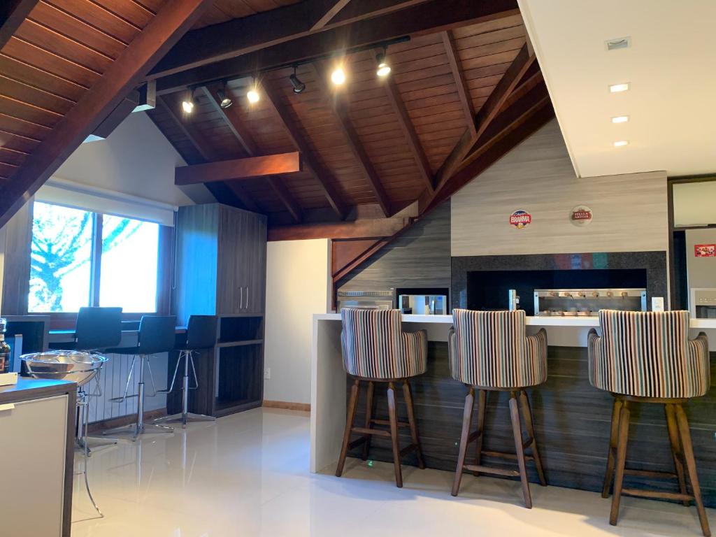 Vale das Hortênsias - Apto Gramado 300 metros Rua Coberta  Vale das Hortênsias - Apto Gramado 300 metros Rua Coberta