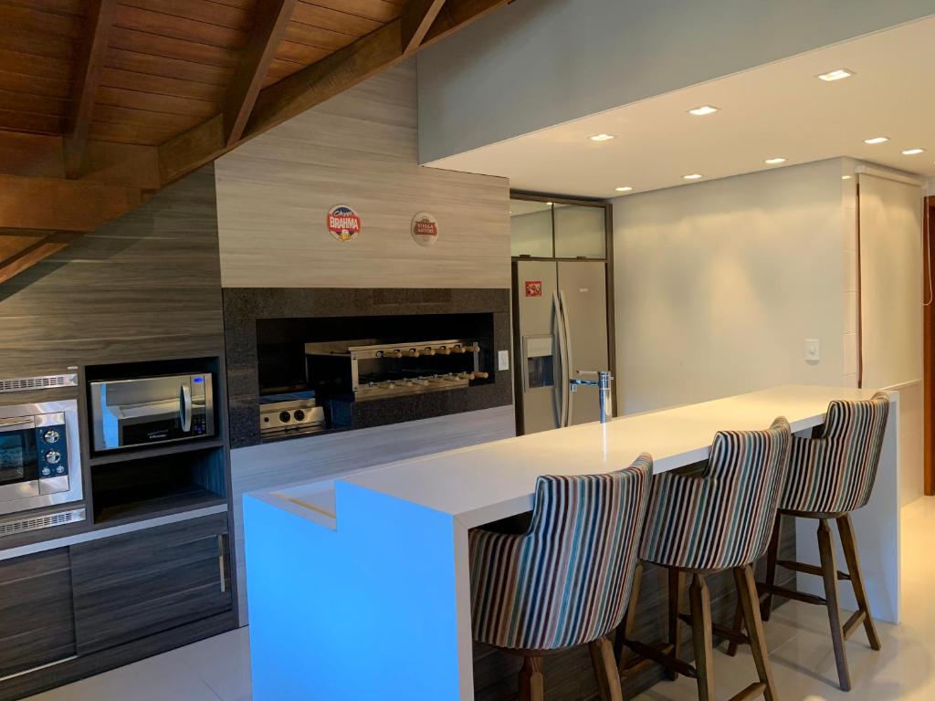 Vale das Hortênsias - Apto Gramado 300 metros Rua Coberta  Vale das Hortênsias - Apto Gramado 300 metros Rua Coberta