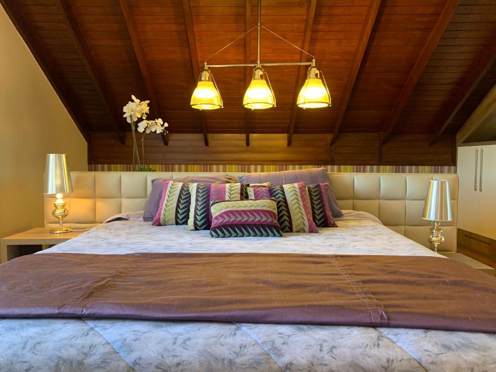 Vale das Hortênsias - Apto Gramado 300 metros Rua Coberta  Vale das Hortênsias - Apto Gramado 300 metros Rua Coberta