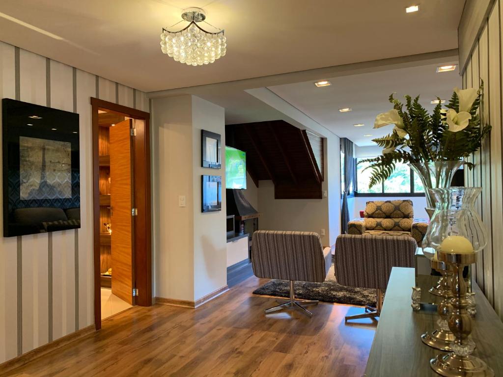 Vale das Hortênsias - Apto Gramado 300 metros Rua Coberta  Vale das Hortênsias - Apto Gramado 300 metros Rua Coberta