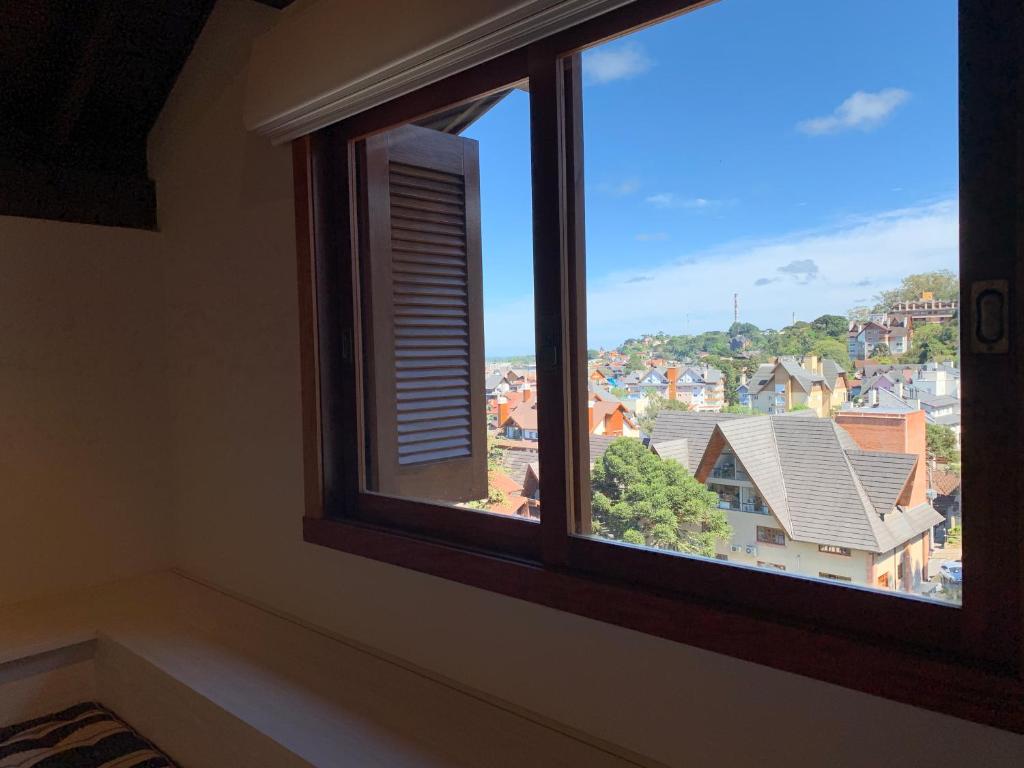 Vale das Hortênsias - Apto Gramado 300 metros Rua Coberta  Vale das Hortênsias - Apto Gramado 300 metros Rua Coberta