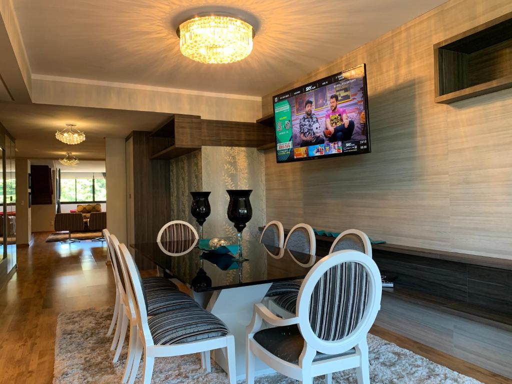 Vale das Hortênsias - Apto Gramado 300 metros Rua Coberta  Vale das Hortênsias - Apto Gramado 300 metros Rua Coberta