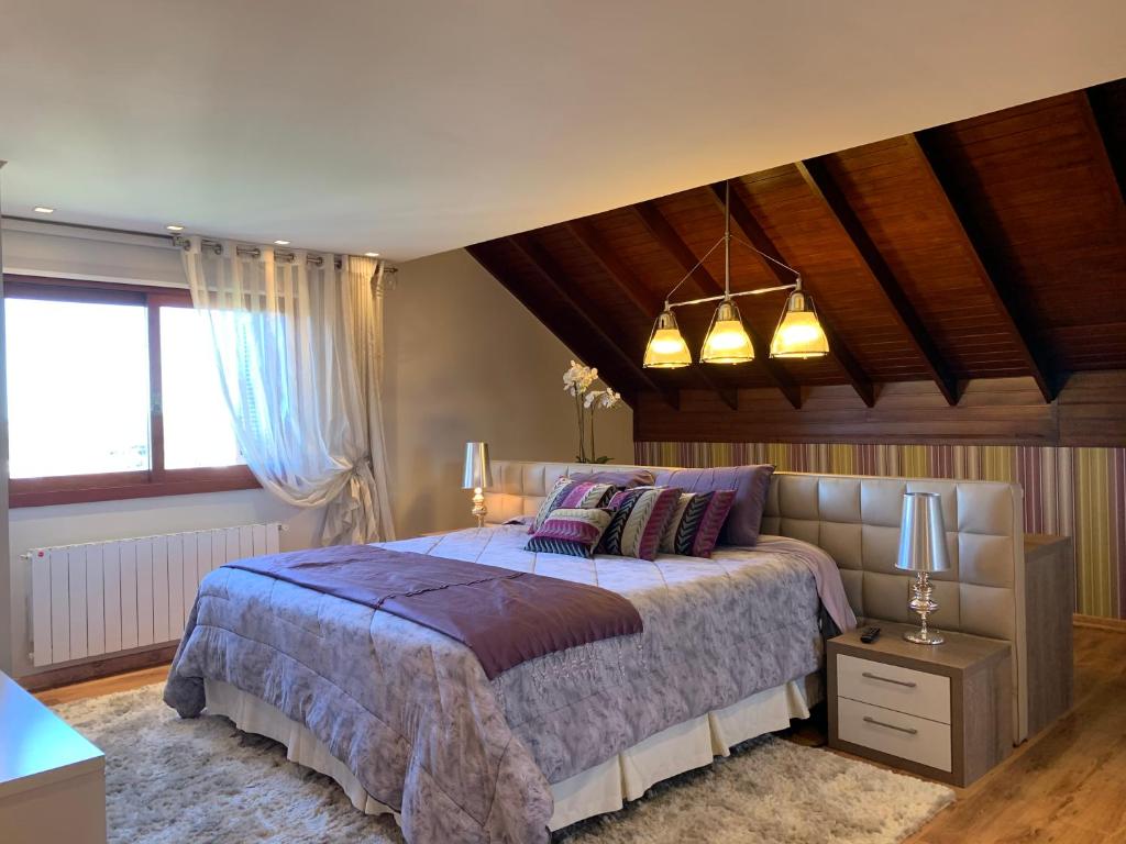 Vale das Hortênsias - Apto Gramado 300 metros Rua Coberta  Vale das Hortênsias - Apto Gramado 300 metros Rua Coberta