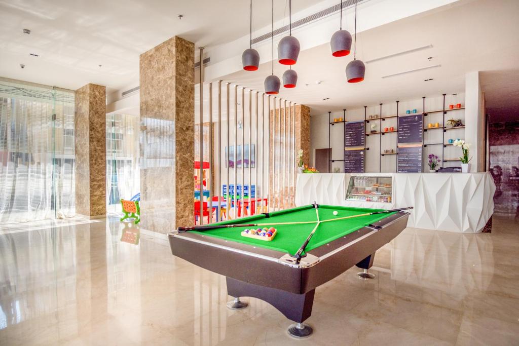 Biliár nebo kulečník v ubytování Ewaa Express Hotel - Al Hamra