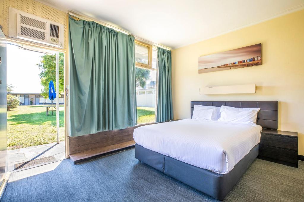 Postel nebo postele na pokoji v ubytování Links Hotel