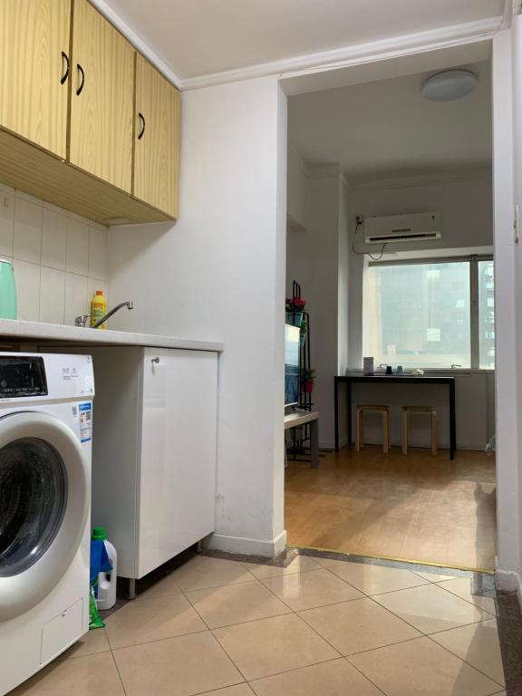Kuchyň nebo kuchyňský kout v ubytování iNestin Shanghai Apt Lujiazui