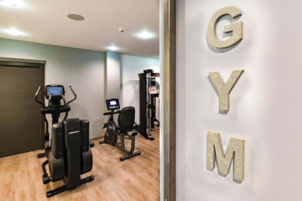 Fitness centrum a/nebo fitness zařízení v ubytování Hotel La Fiorita