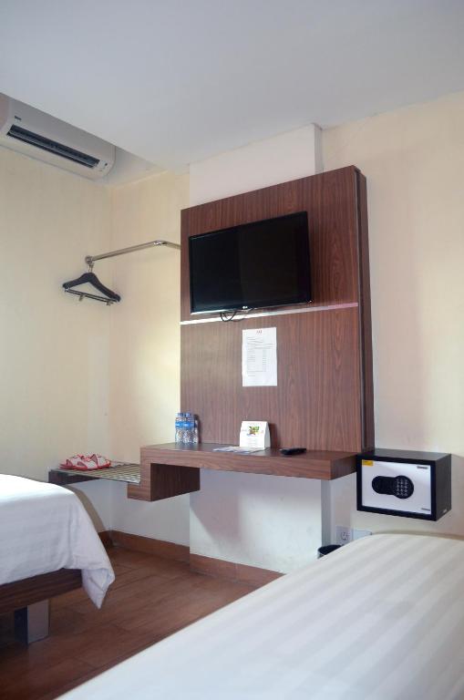 Postel nebo postele na pokoji v ubytování World Hotel Jakarta - Bandengan
