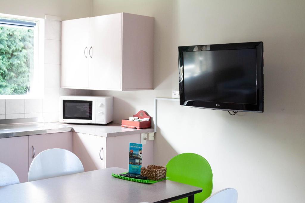 Jack & Di's Lakefront Motel - Resim 31