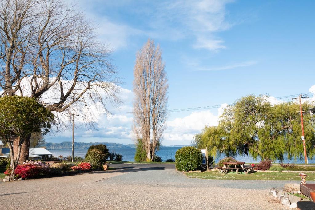 Jack & Di's Lakefront Motel - Resim 27