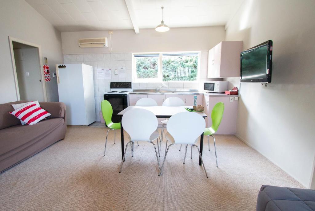 Jack & Di's Lakefront Motel - Resim 23