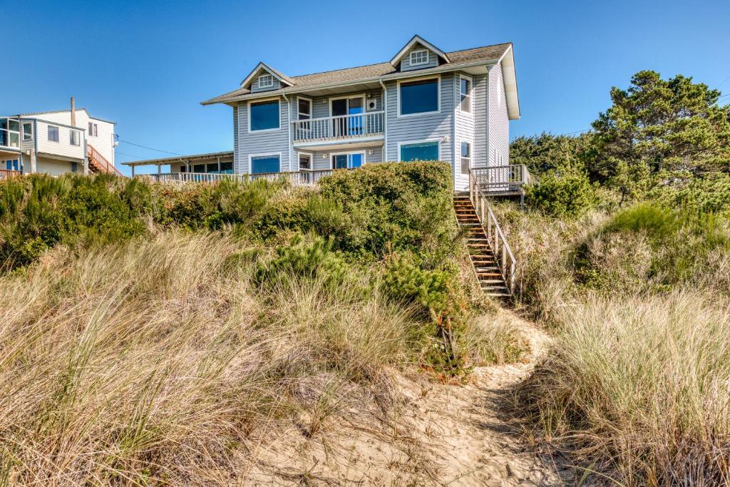 a house on a hill with stairs up to the beach at Rascals Oceanfront Retreat in Florence