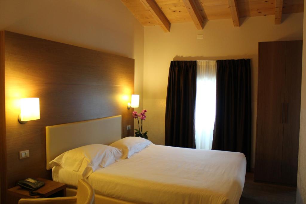 Postel nebo postele na pokoji v ubytování Hotel Operà