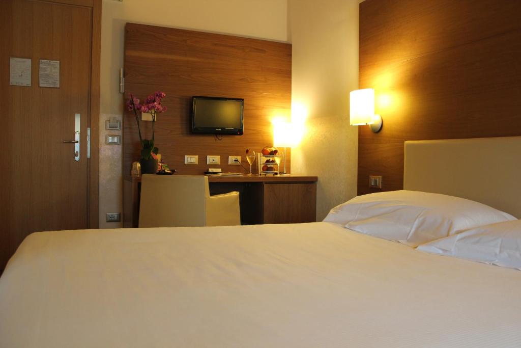 Postel nebo postele na pokoji v ubytování Hotel Operà