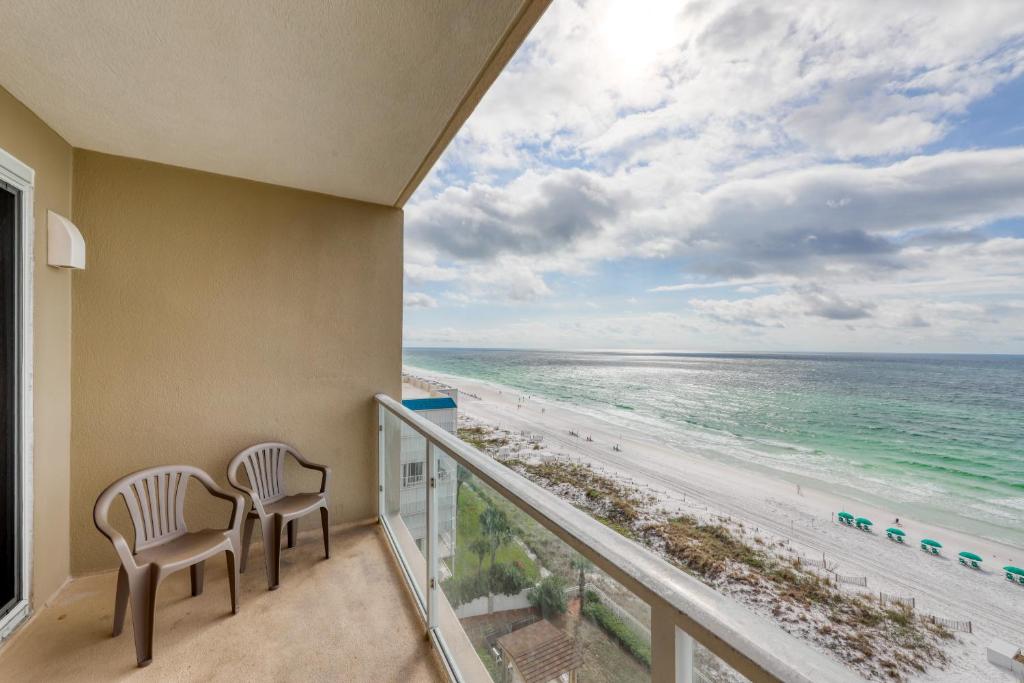 Een balkon of terras bij Sterling Sands 804 Destin (Condo)