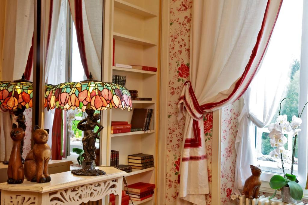 Logis Hôtel Hostellerie Saint-Jacques - Standard Double Room