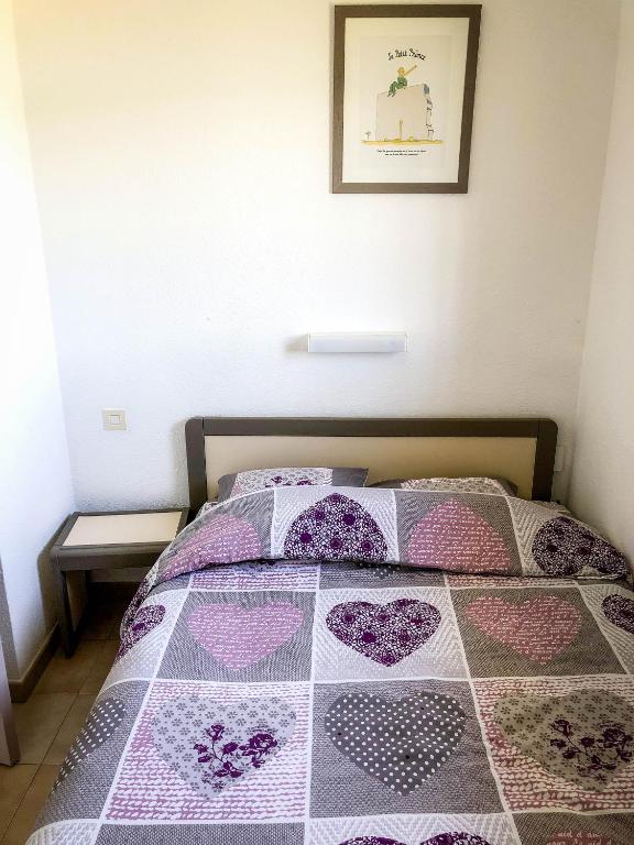 Postel nebo postele na pokoji v ubytování Résidence Agathos (un jardin sur la plage)