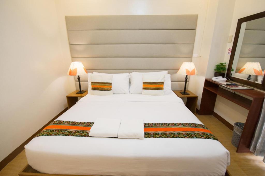 Postel nebo postele na pokoji v ubytování Sur Beach Resort Boracay