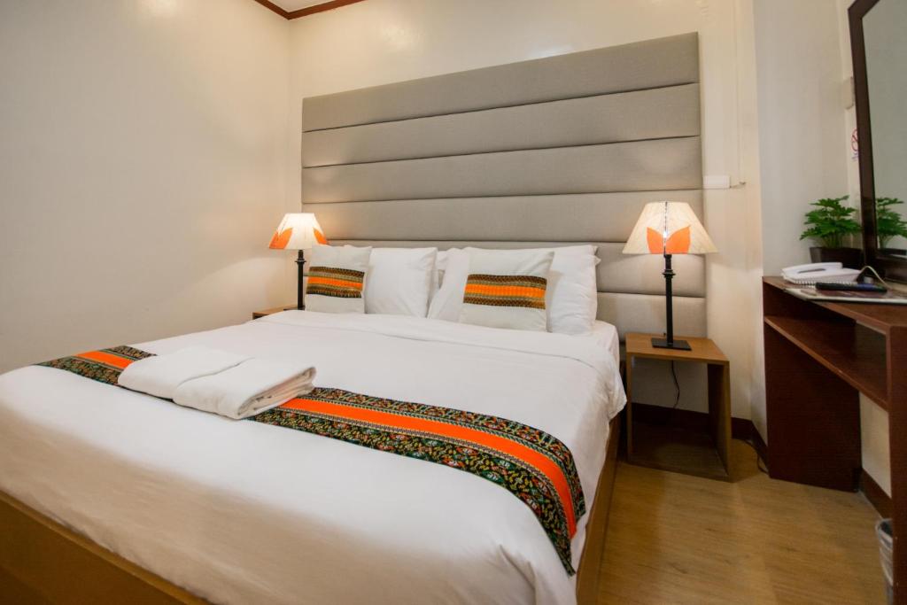 Postel nebo postele na pokoji v ubytování Sur Beach Resort Boracay