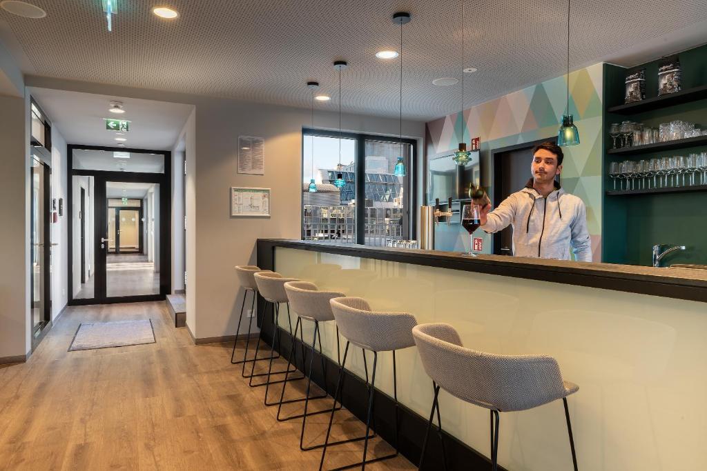 Holiday Inn - the niu, Charly Frankfurt City by IHG - Resim 3