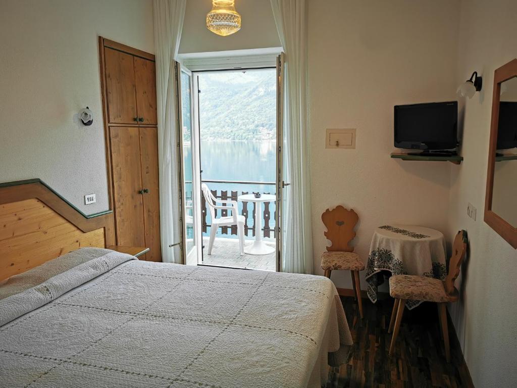 Postel nebo postele na pokoji v ubytování Lago Park Hotel