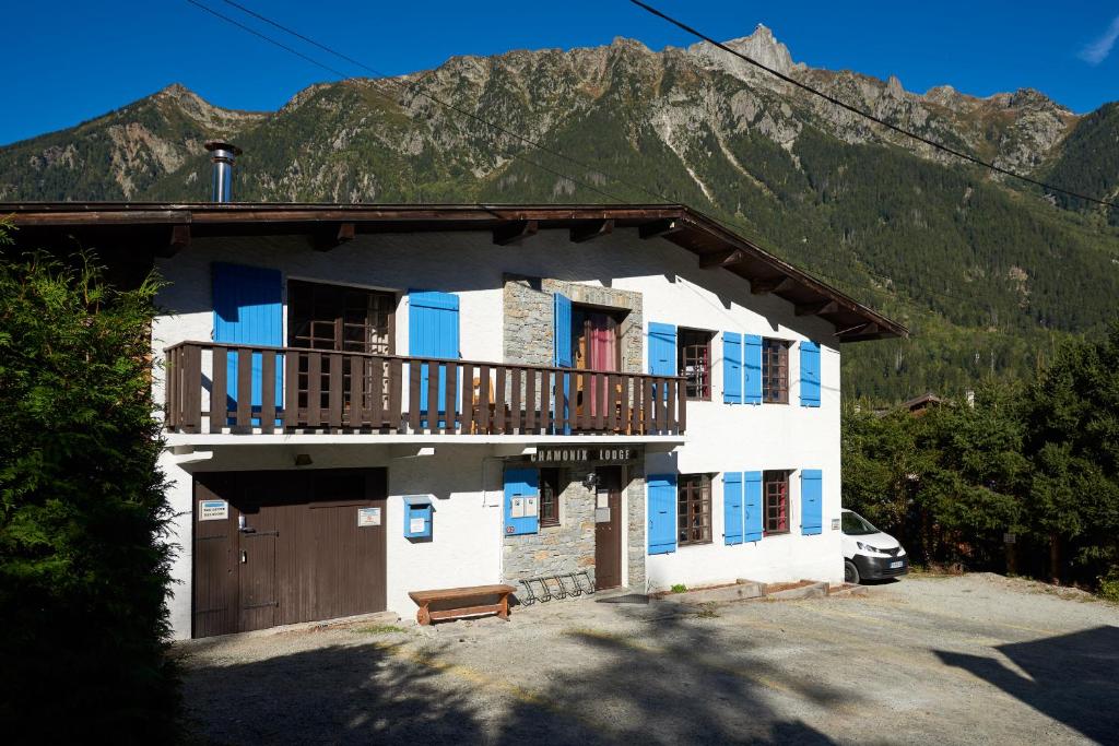 Nespecifikovaný výhled na hory nebo výhled na hory při pohledu z hostelu
