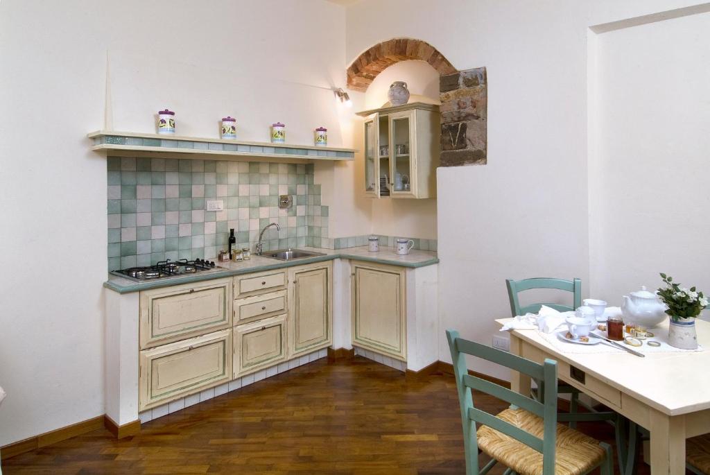 Kuchnia lub aneks kuchenny w obiekcie Accademia Residence
